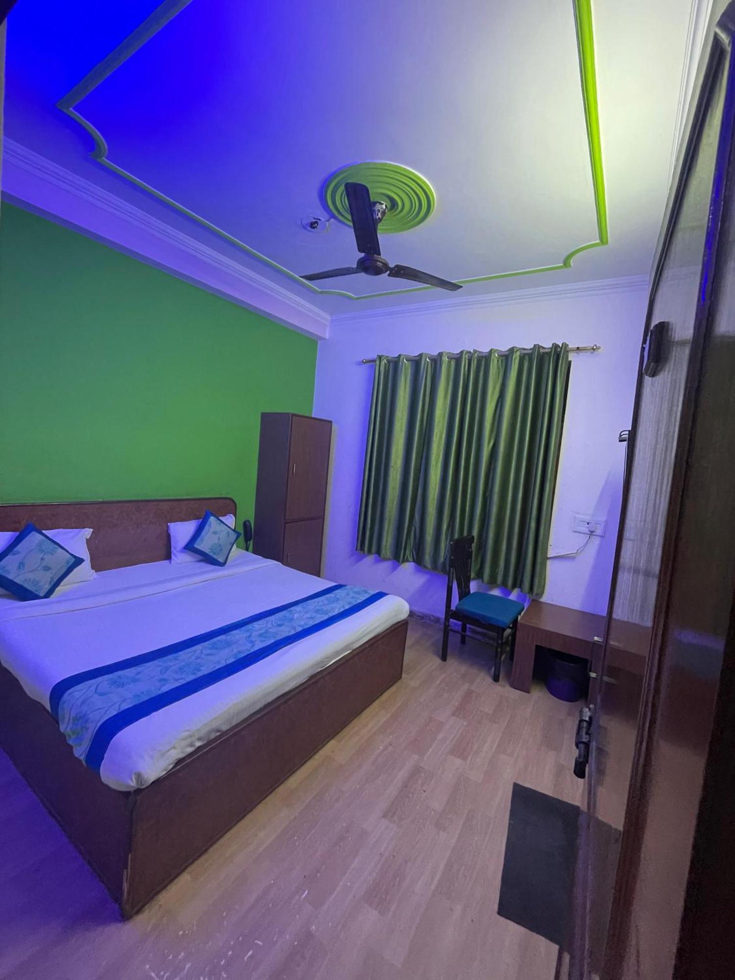 S R Plaza At Delhi Airport Hotell New Delhi Exteriör bild