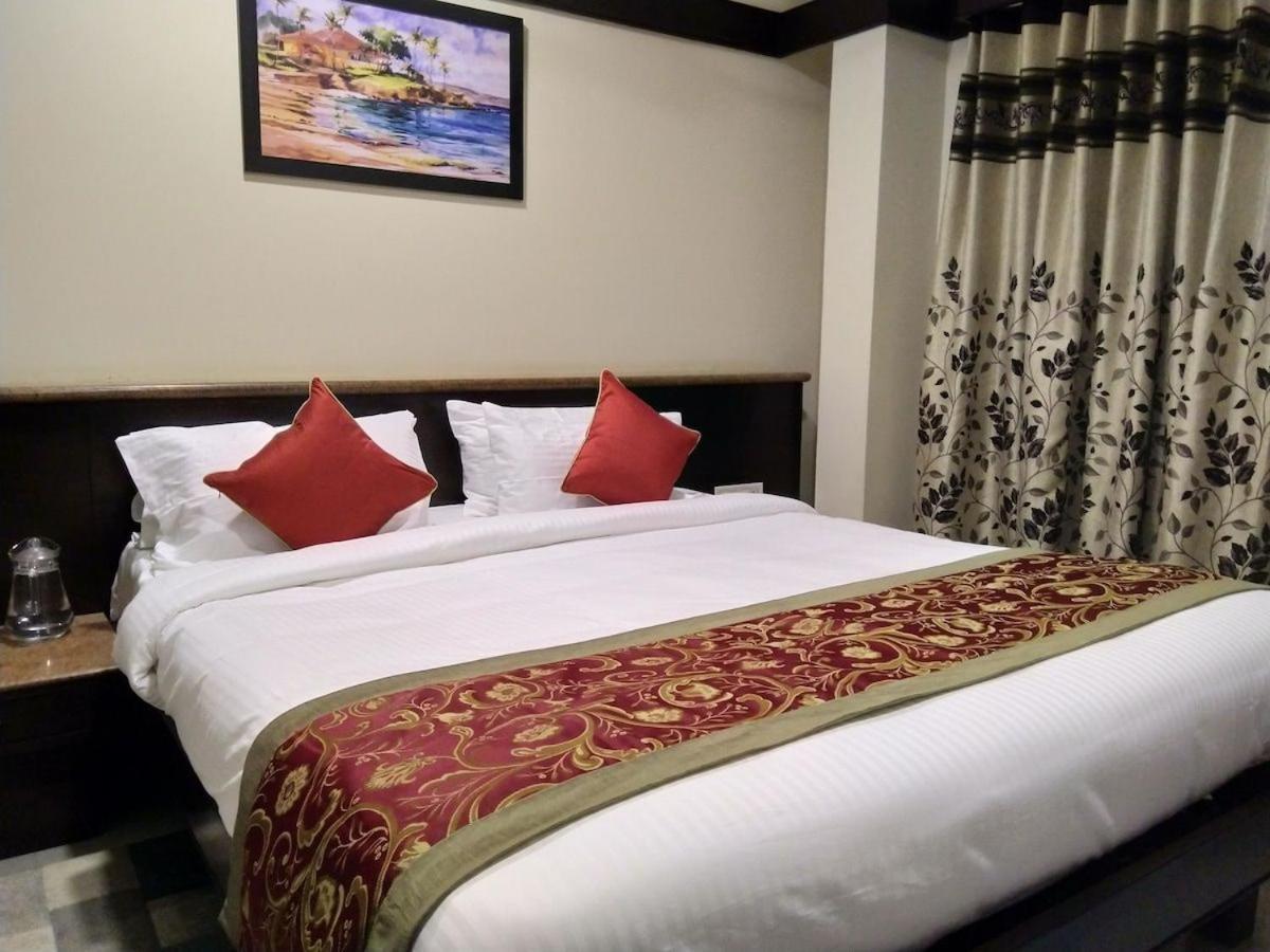 S R Plaza At Delhi Airport Hotell New Delhi Exteriör bild