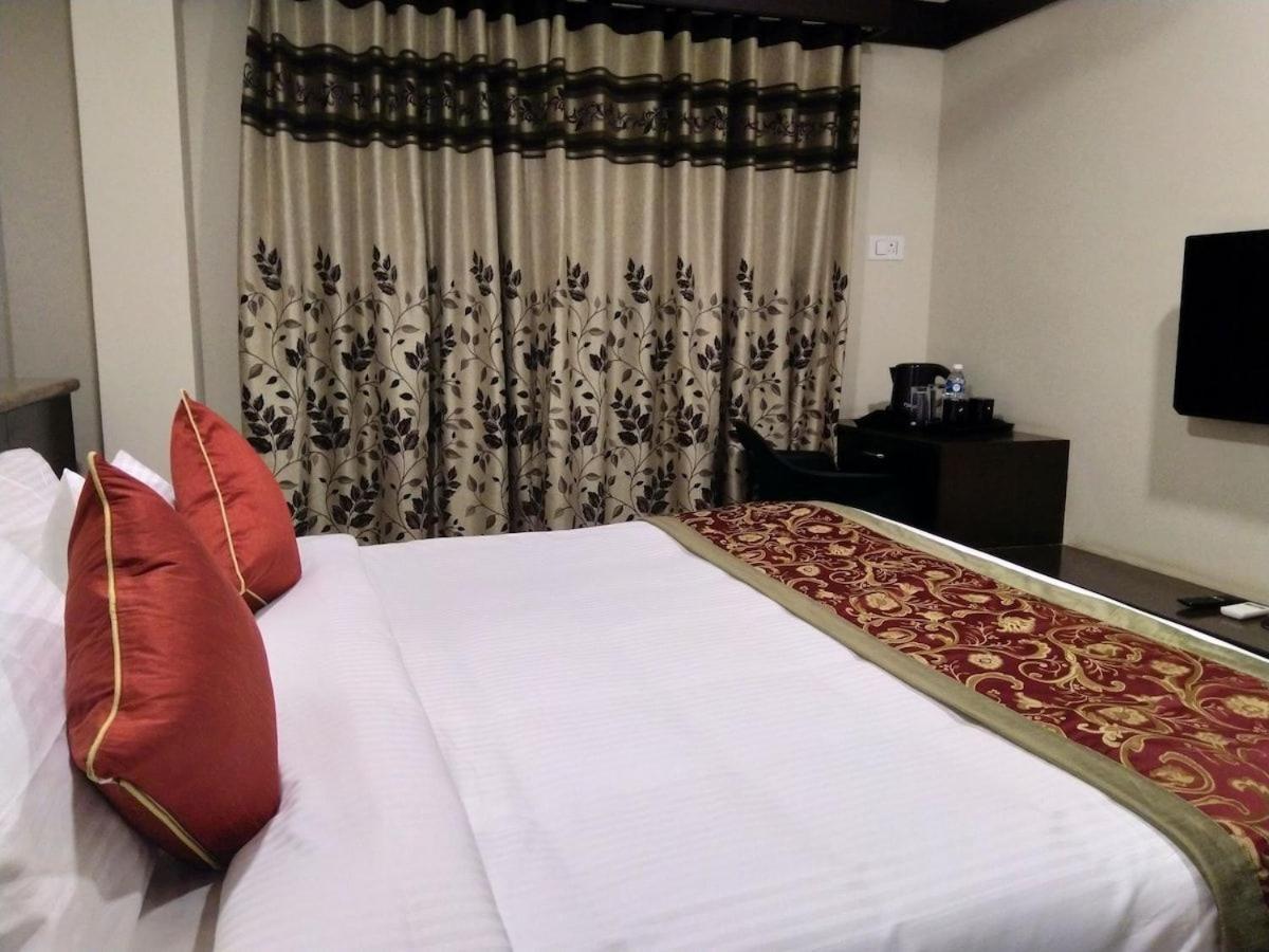 S R Plaza At Delhi Airport Hotell New Delhi Exteriör bild