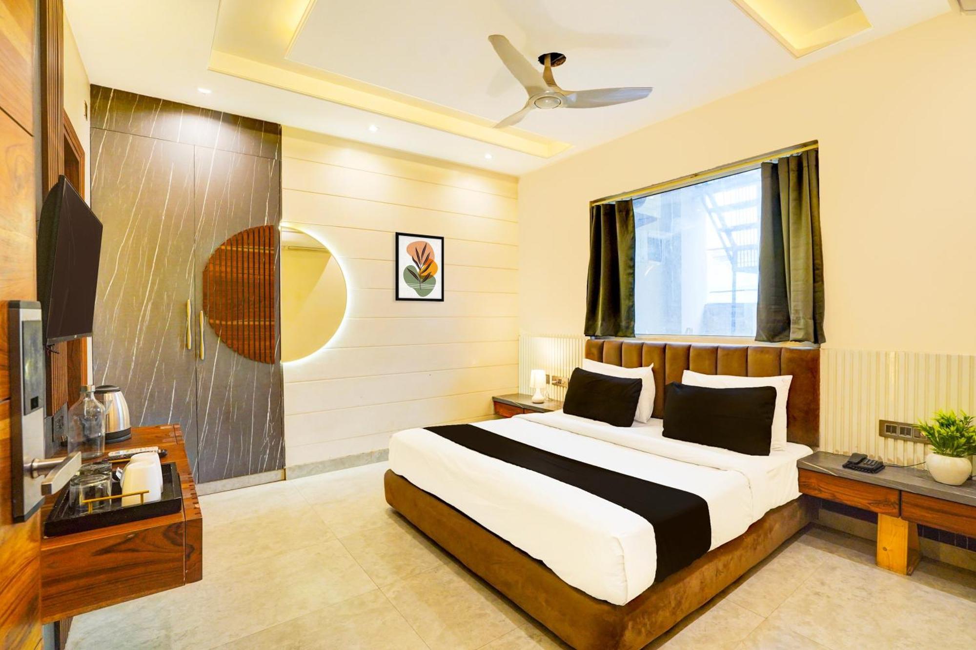 S R Plaza At Delhi Airport Hotell New Delhi Exteriör bild
