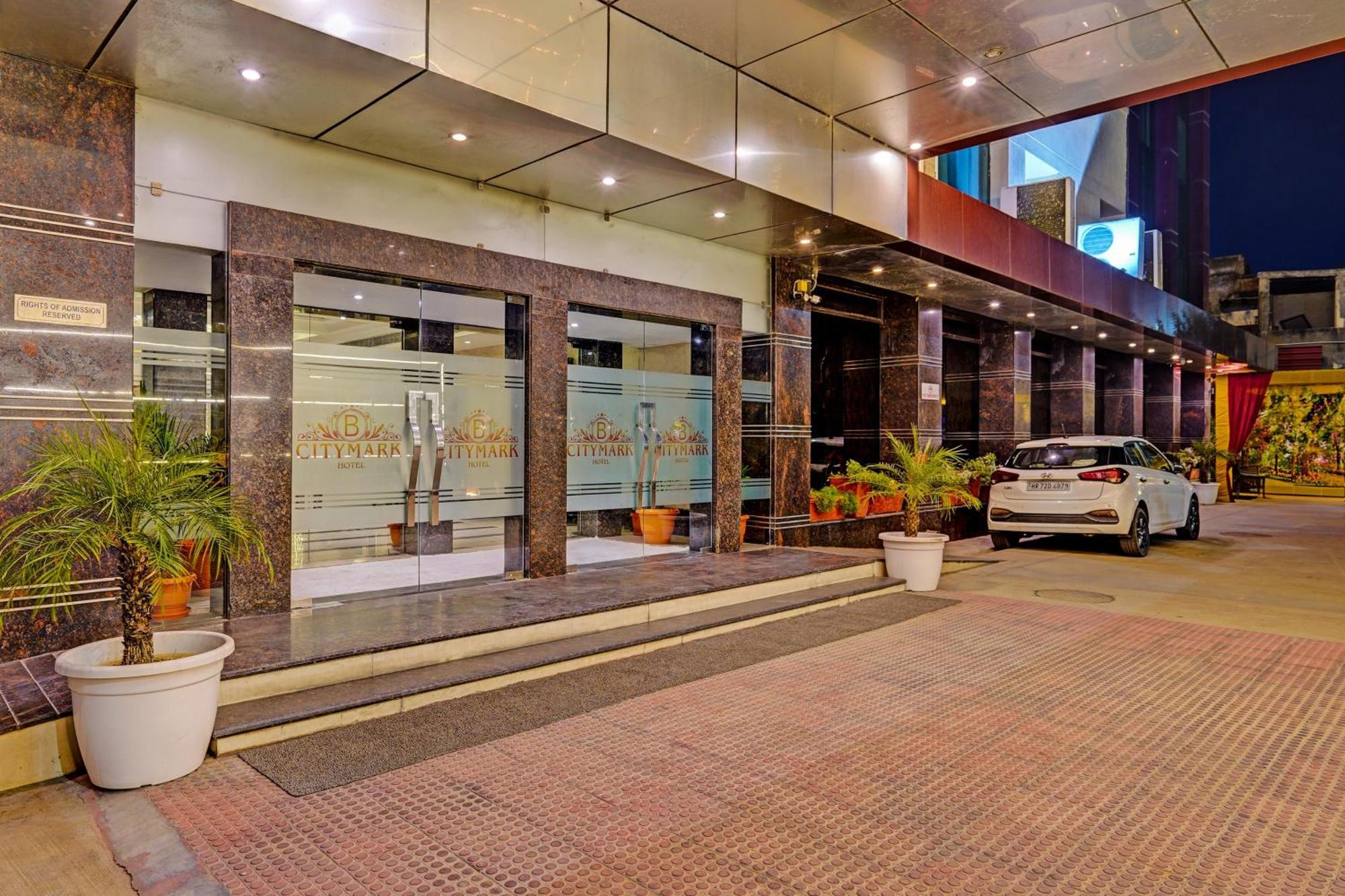 S R Plaza At Delhi Airport Hotell New Delhi Exteriör bild